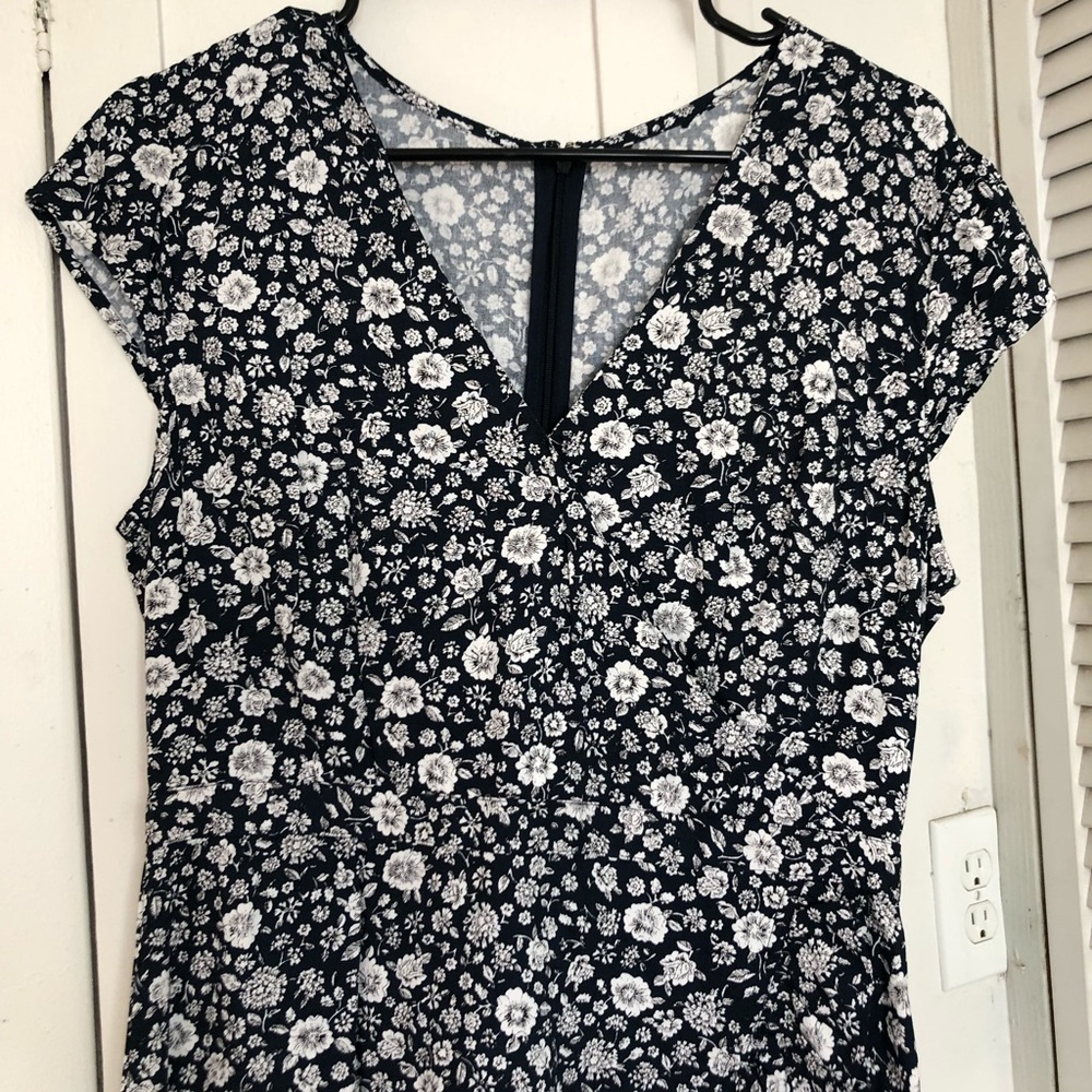 J. Crew Faux Wrap Floral Ruffle Mini Dress Size 4 - Picture 2 of 6